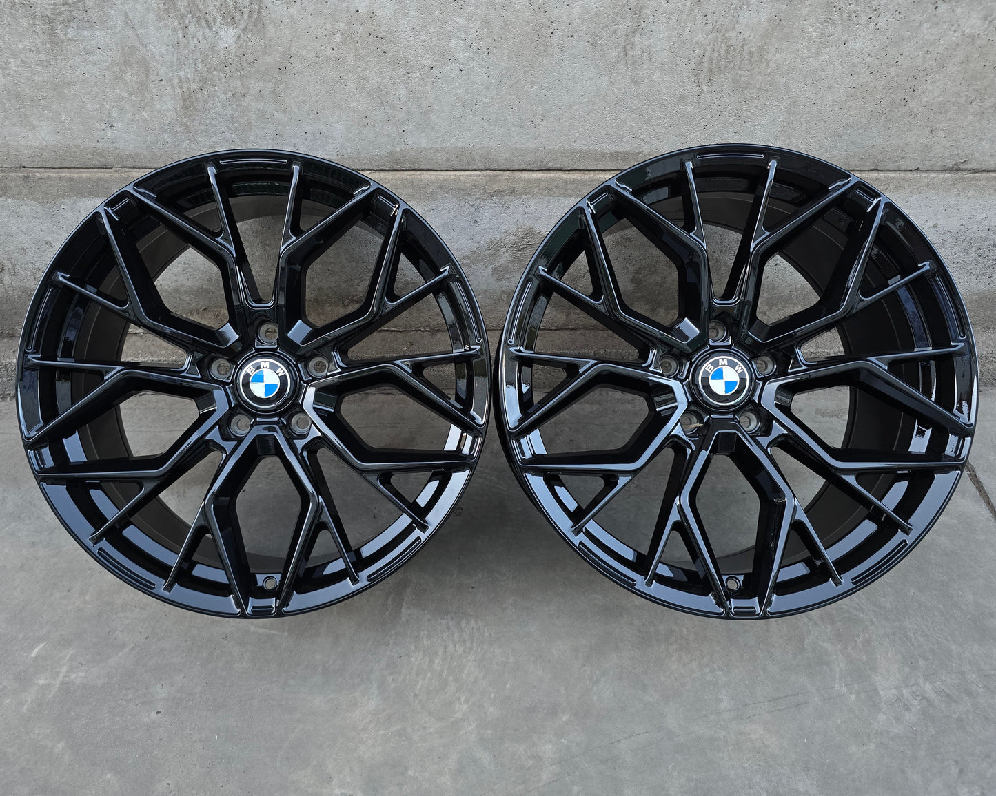 SET DE 4 LLANTAS BMW* ASIMETRICAS. Aro 19 - 5x120. Color Negro Brillante. (RS7)