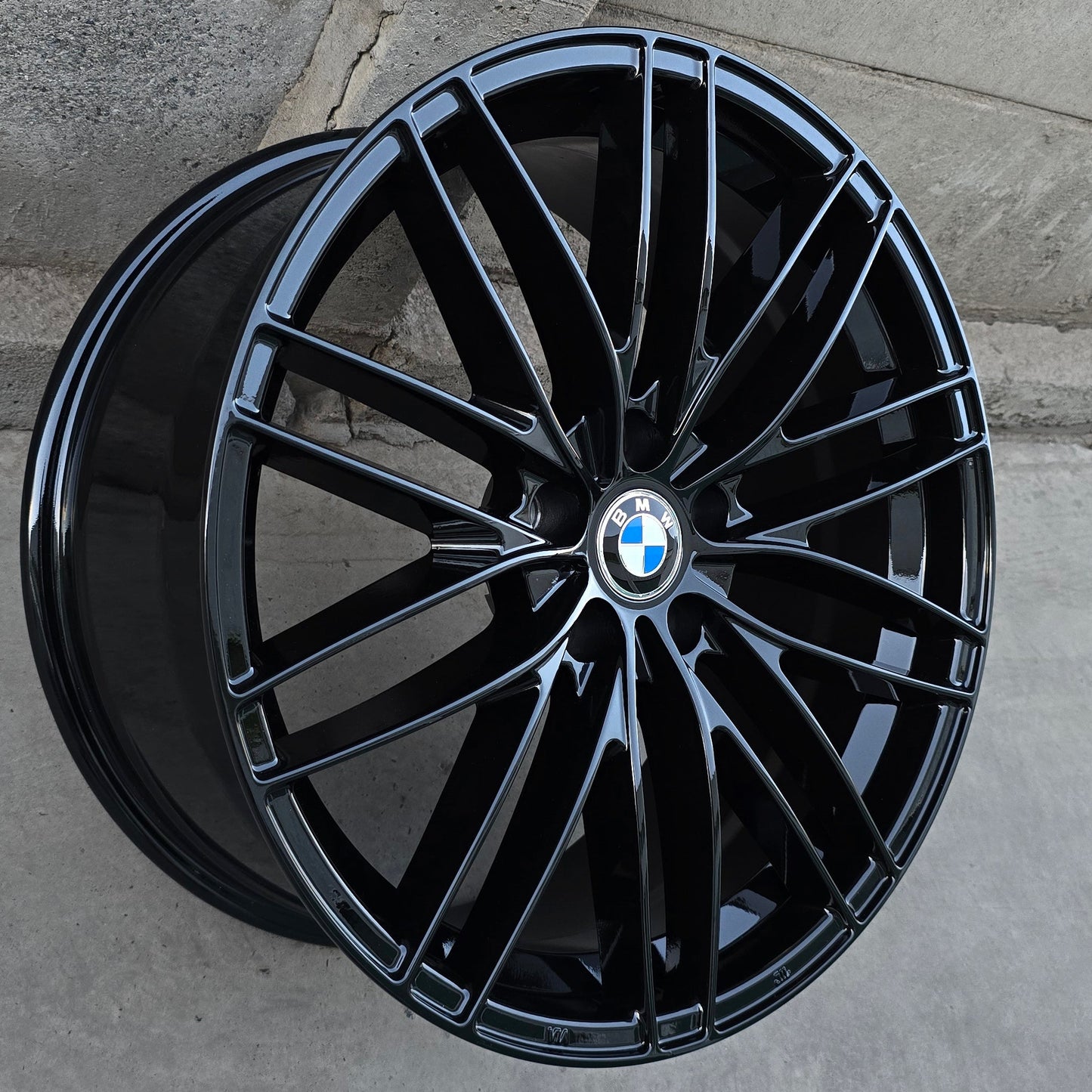SET DE 4 LLANTAS BMW *. Aro 18 - 5x112. Color Negro. (6140)