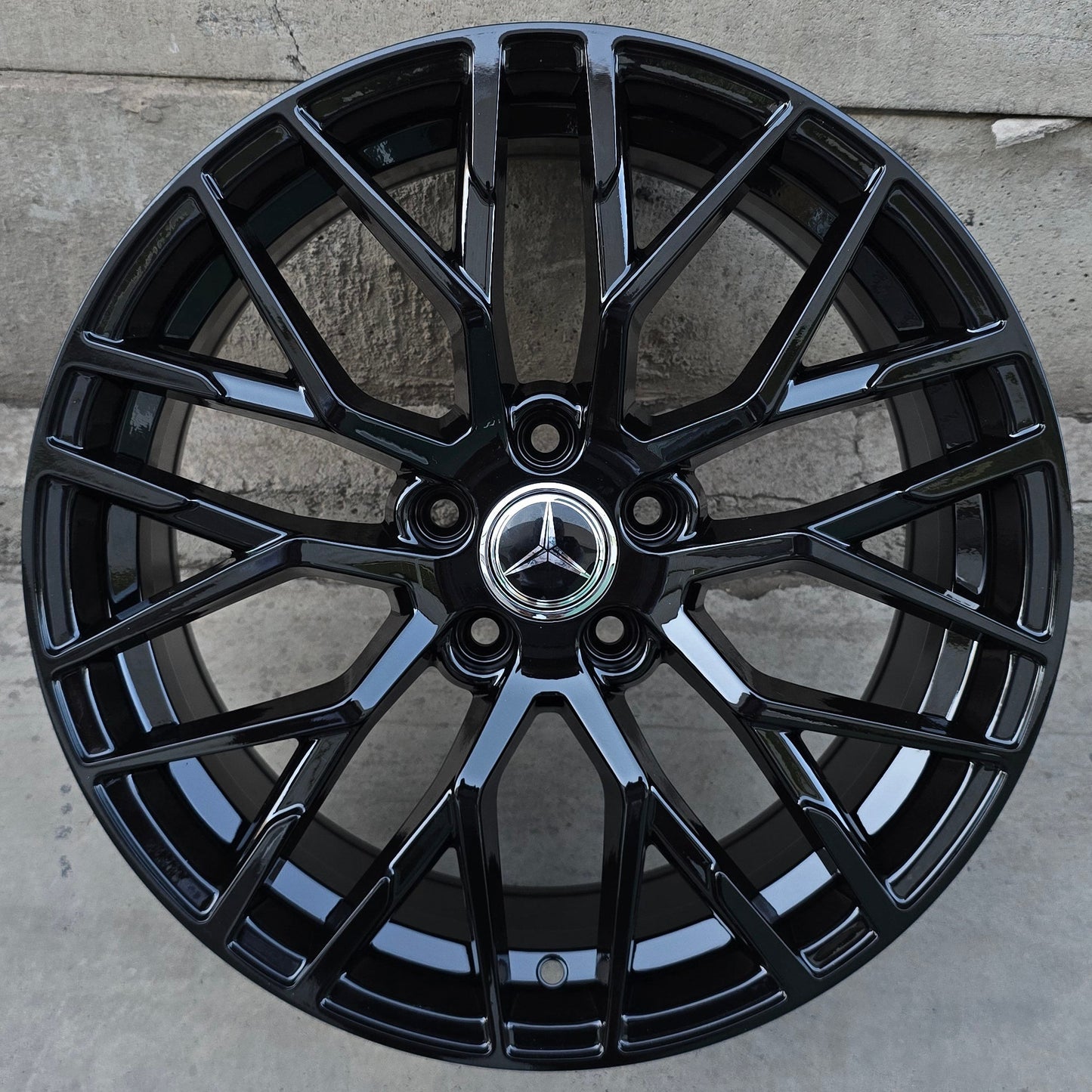 SET DE 4 LLANTAS MERCEDES *. Aro 18 - 5x112. Color Negro. (678)