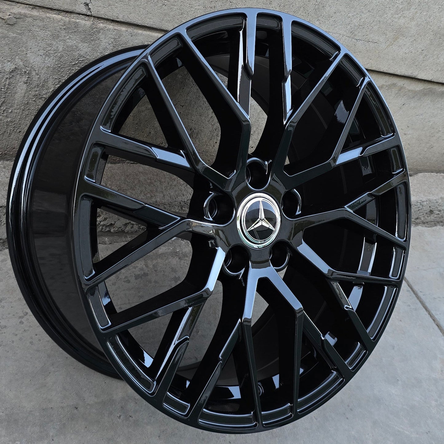 SET DE 4 LLANTAS MERCEDES *. Aro 18 - 5x112. Color Negro. (678)