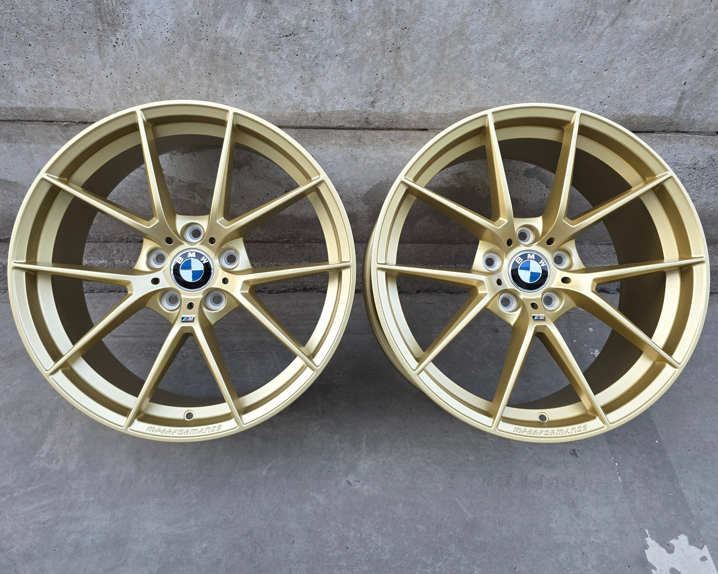 SET DE 4 LLANTAS BMW PERFORMANCE. COLOR Dorado. Aro 19 - 5x120. (764)