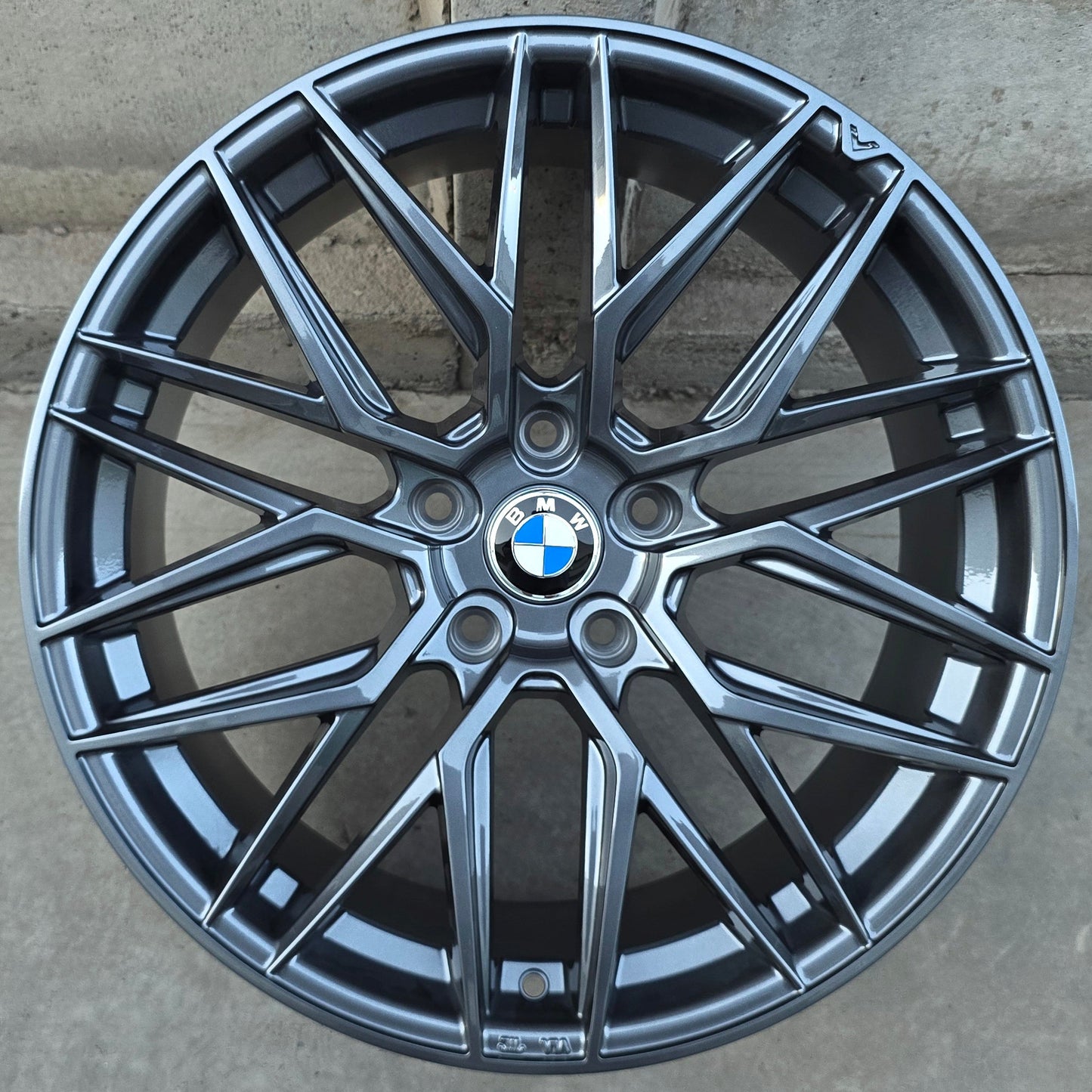 SET DE 4 LLANTAS BMW. Aro 19 - 5x120. Color Grafito Metalizado. (392)