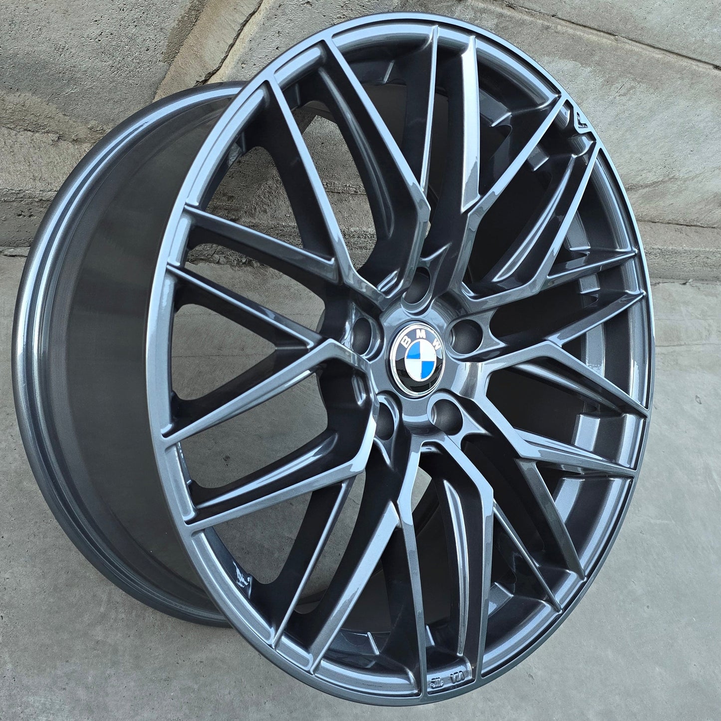 SET DE 4 LLANTAS BMW. Aro 19 - 5x120. Color Grafito Metalizado. (392)