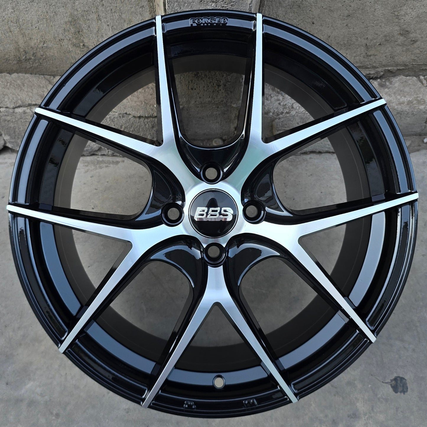 SET DE 4 LLANTAS BBS FIR. Aro 17 - 4x100. Color Cromado Fondo Negro (17n028b)