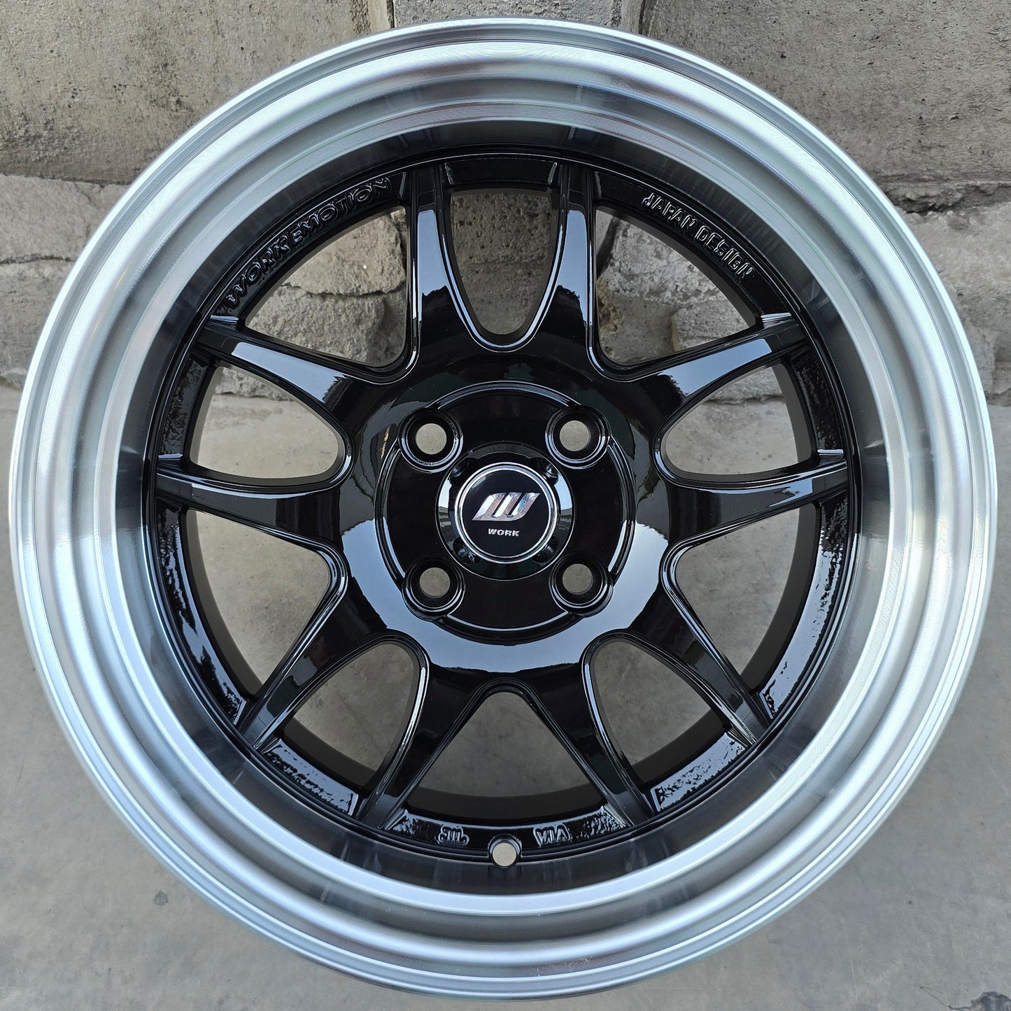 SET DE 4 LLANTAS WORK EMOTION. Aro 15 - 4x100. Color Negro Aro Cromado.(15h4019a)