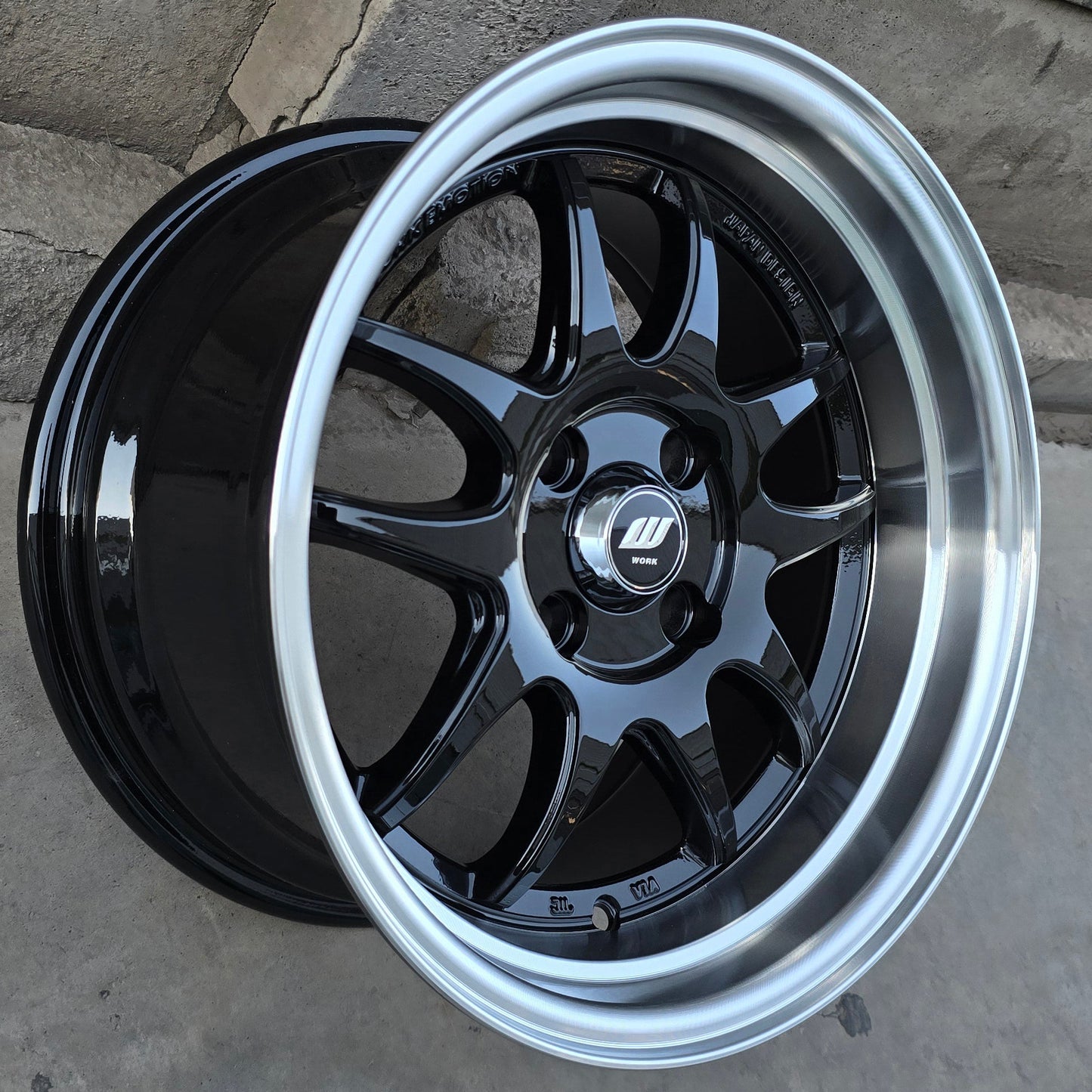 SET DE 4 LLANTAS WORK EMOTION. Aro 15 - 4x100. Color Negro Aro Cromado.(15h4019a)