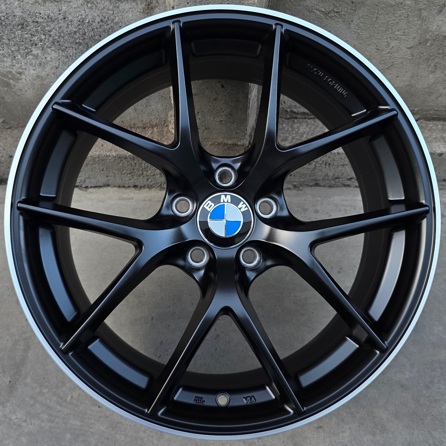 SET DE 4 LLANTAS BMW Negro Mate Linea Cromada. Aro 18 - 5x112 (889)