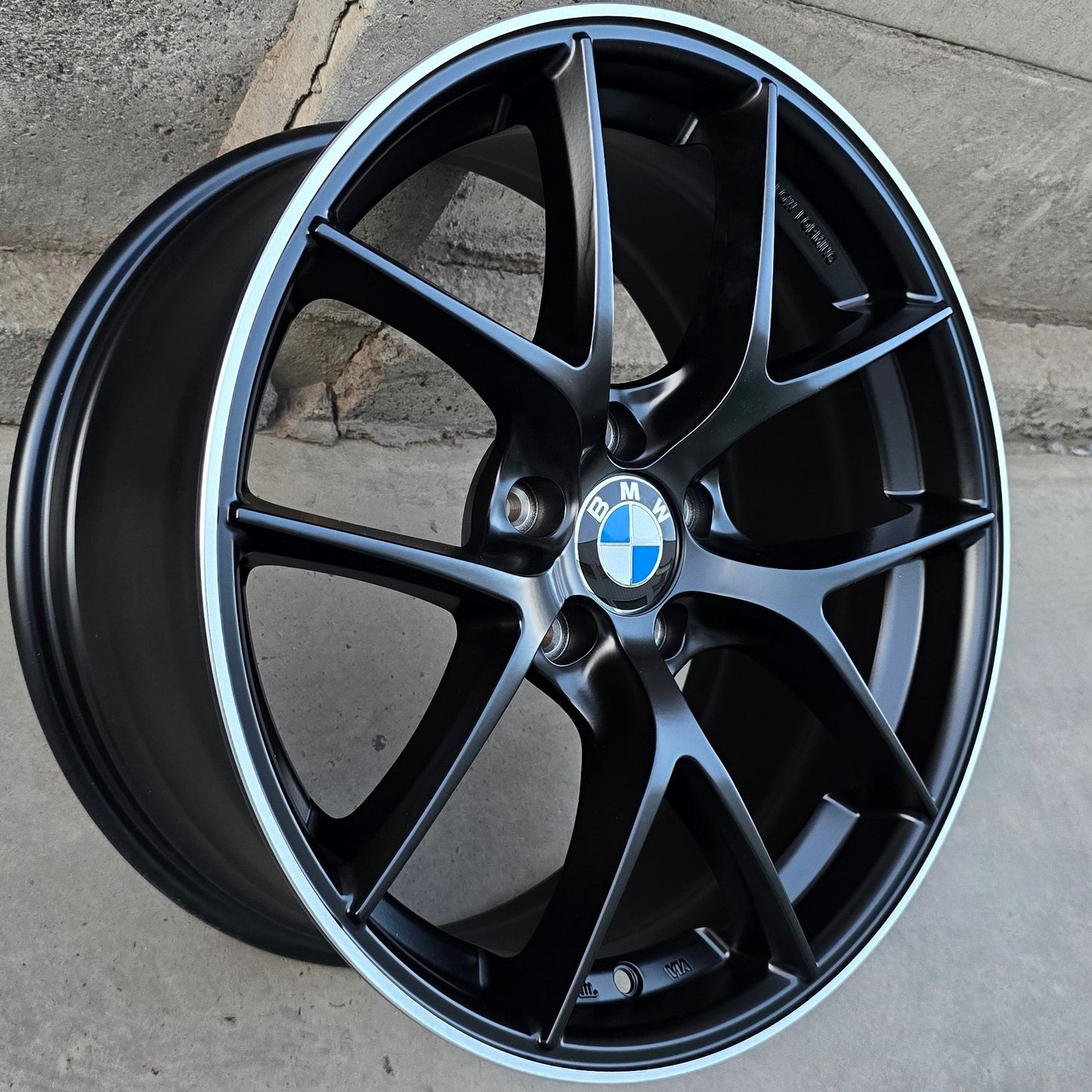 SET DE 4 LLANTAS BMW Negro Mate Linea Cromada. Aro 18 - 5x112 (889)