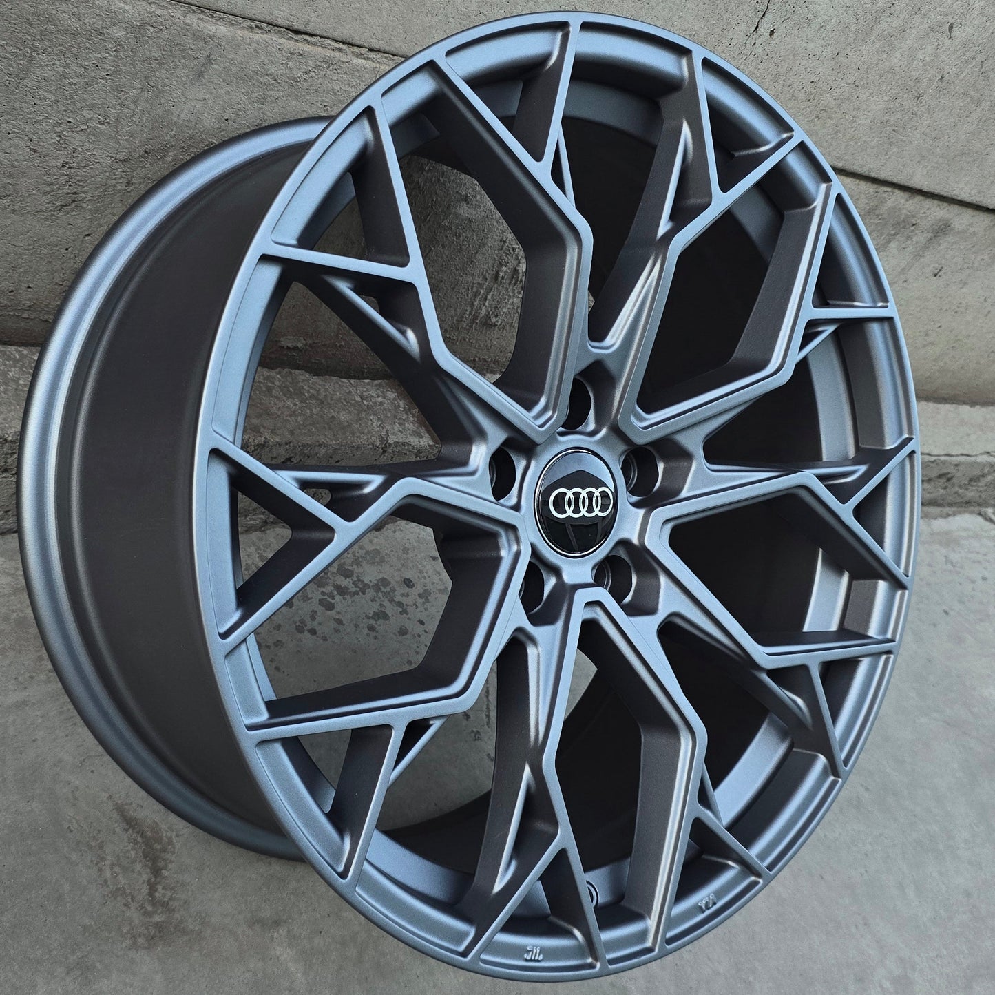 SET DE 4 LLANTAS AUDI*. Aro 18 - 5x112. Color Grafito. (TAMBURELLO)