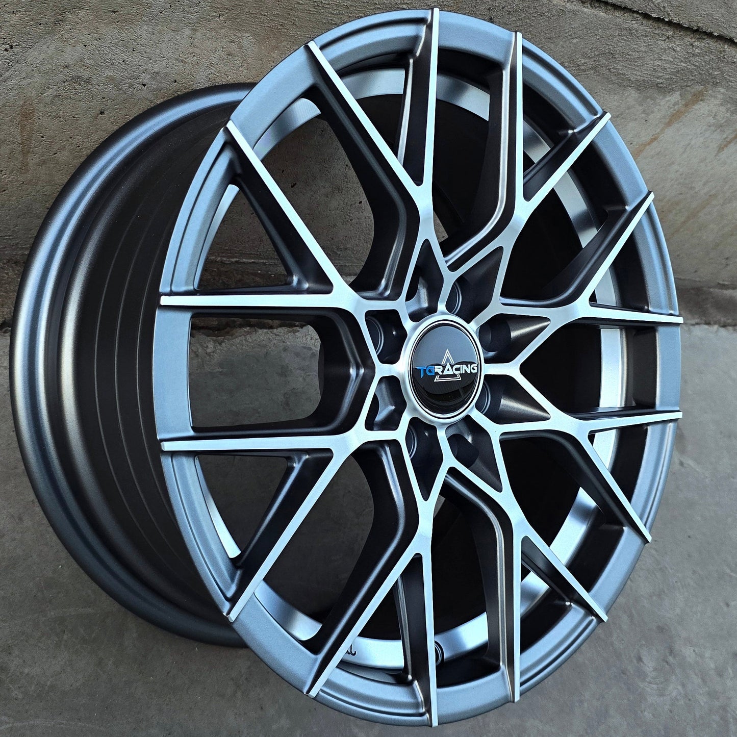 SET DE 4 LLANTAS Aro 15-4x100, 4x114 .Color Cromado Fondo Negro. (DAIYA)