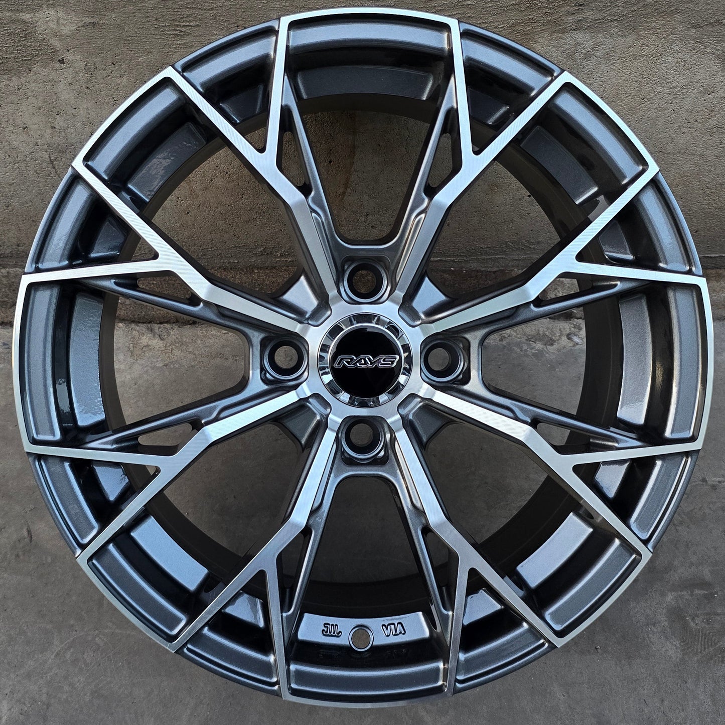 SET DE 4 LLANTAS RAYS. Color Cromada Fondo Grafito. Aro 15-4x100. (SUPERSPEED)