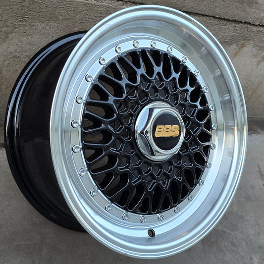 SET DE 4 LLANTAS BBS. Aro 15 - 4x100. Color Negro Aro Cromado.(1028)