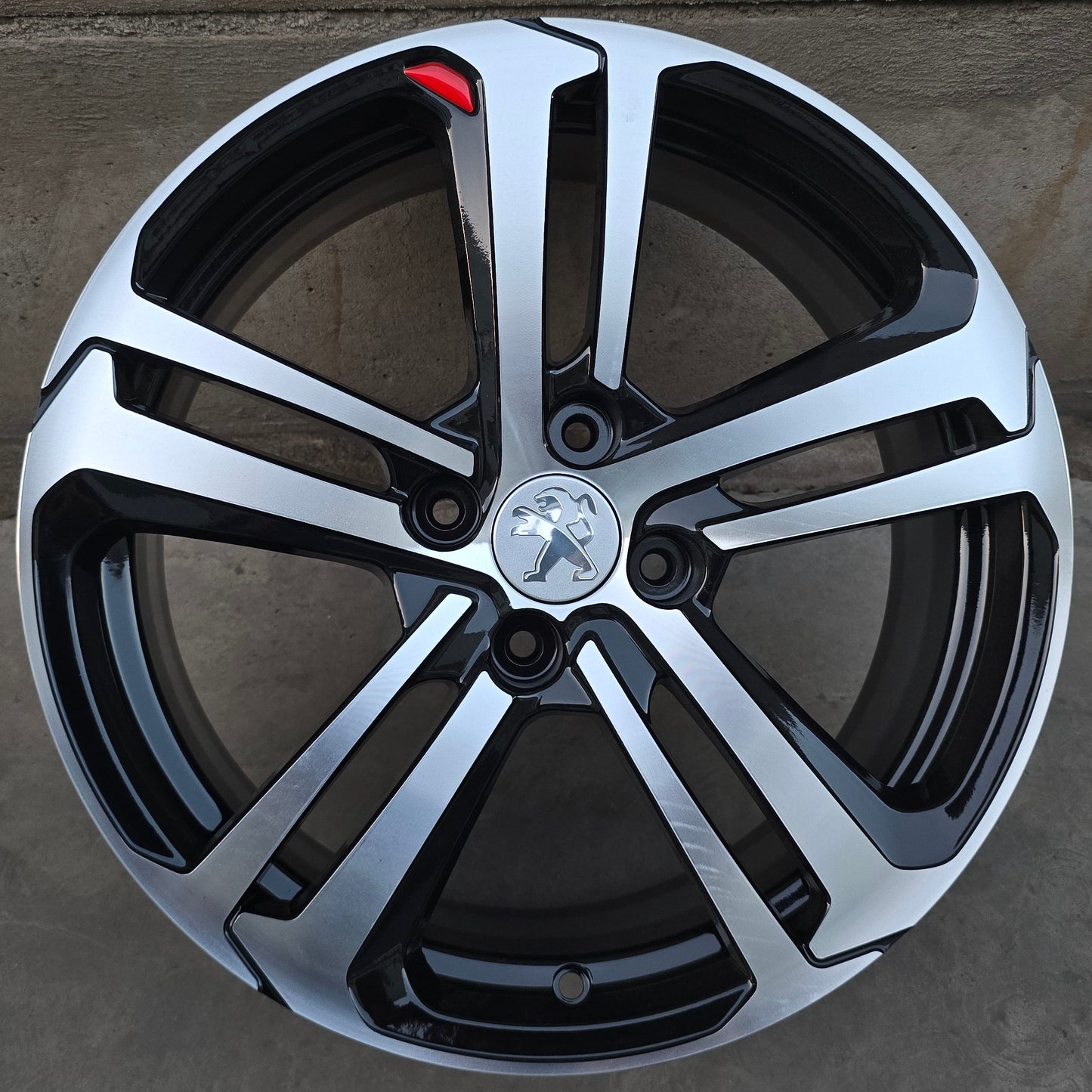 SET DE 4 LLANTAS PEUGEOT. Aro 17 - 4x108. Color Cromado Fondo Negro. (135474)