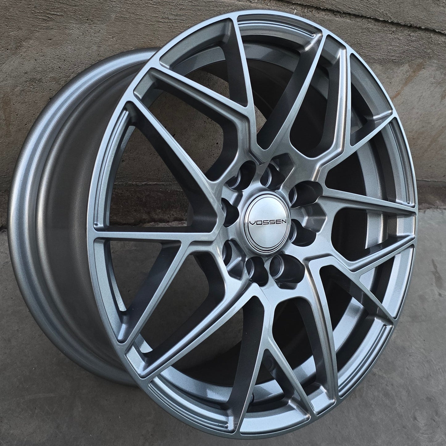 SET DE 4 LLANTAS VOSSEN Aro 15-4x100, 4x114. Color Grafito. (KARRIERE)