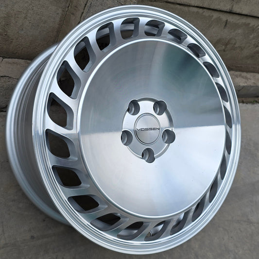 SET DE 4  LLANTAS VOSSEN. Aro 18 - 5x112. Color Plateado. (22)