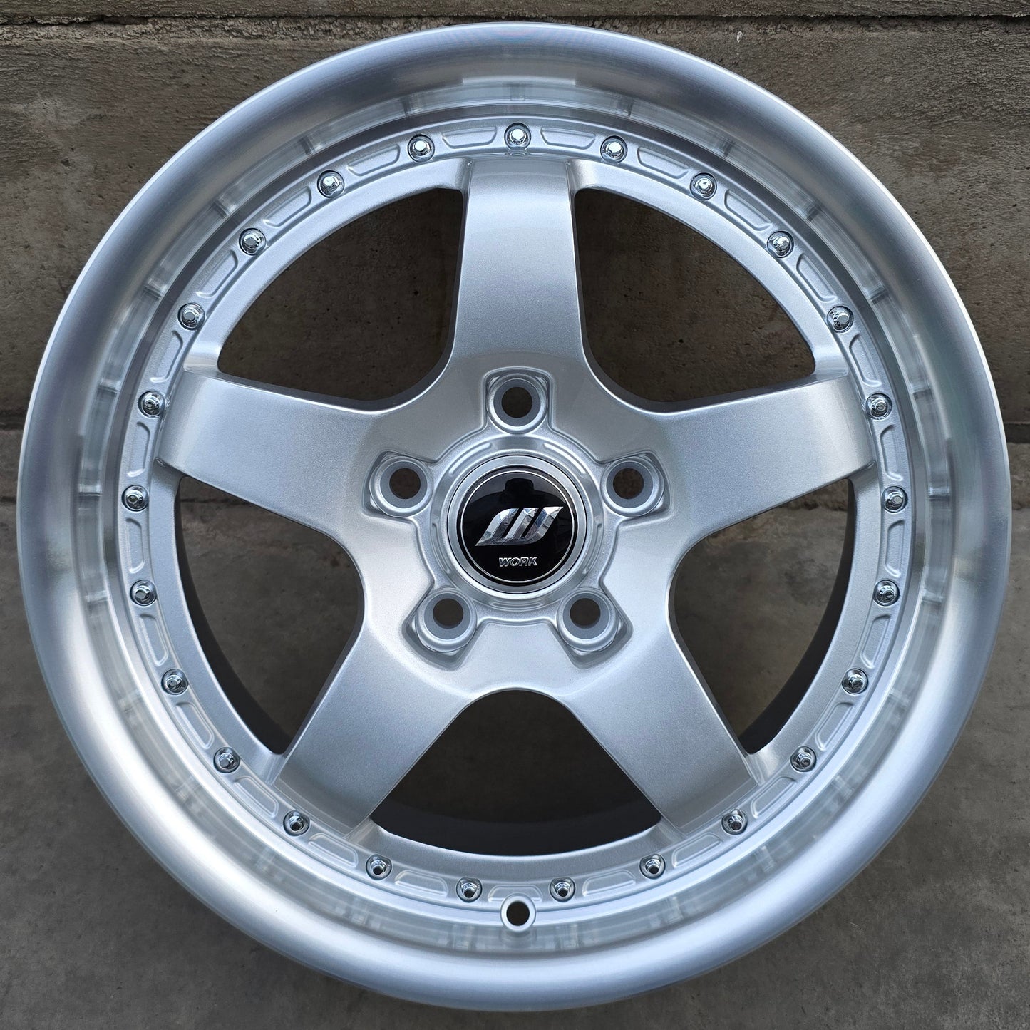SET DE 4 LLANTAS WORK EMOTION. Aro 16 - 5x114. Color Plateado. (BOB)