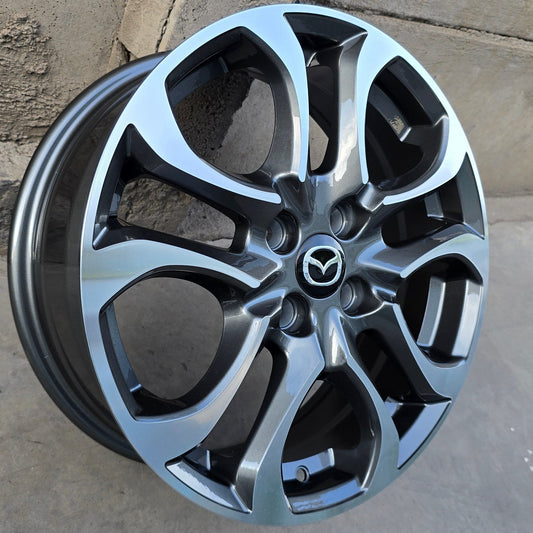 SET DE 4 LLANTAS MAZDA. Aro 16 - 4x100. Color Cromado Fondo Grafito. (5376)