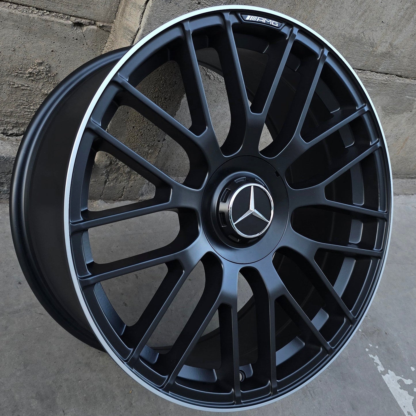 SET DE 4 LLANTAS MERCEDES. Aro 19 - 5x112. Color Negro Linea Cromada. (MBENZ9002)