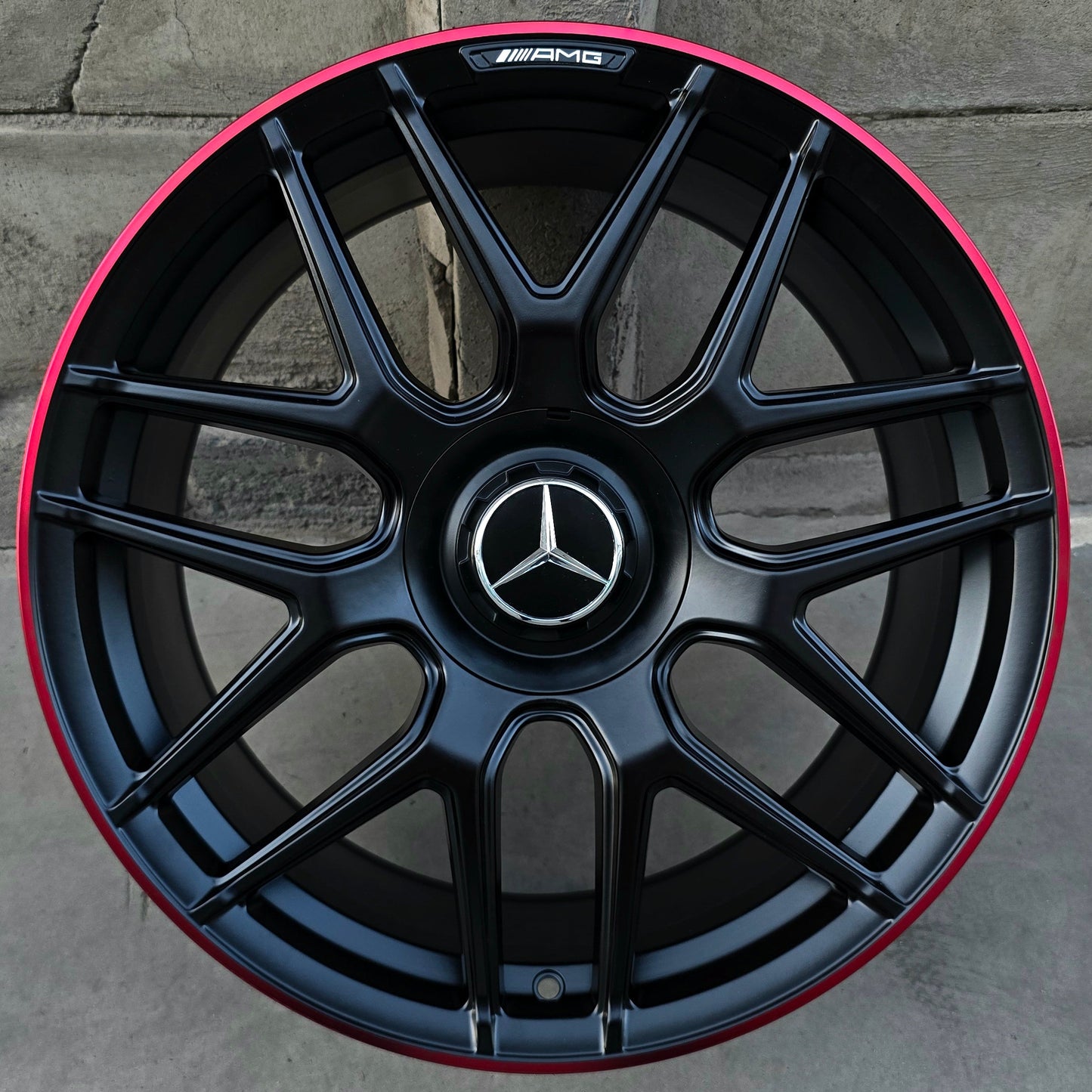SET DE 4 LLANTAS MERCEDES. Aro 19 - 5x112. Color Negro Linea Roja. (MBENZ9270)