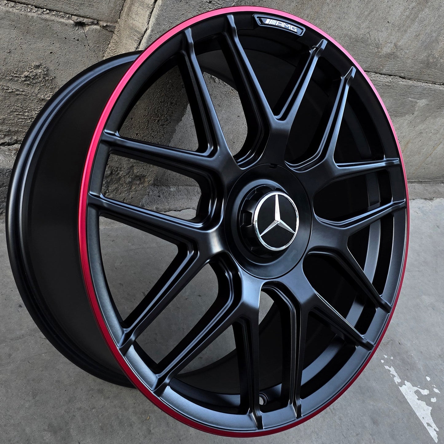 SET DE 4 LLANTAS MERCEDES. Aro 19 - 5x112. Color Negro Linea Roja. (MBENZ9270)