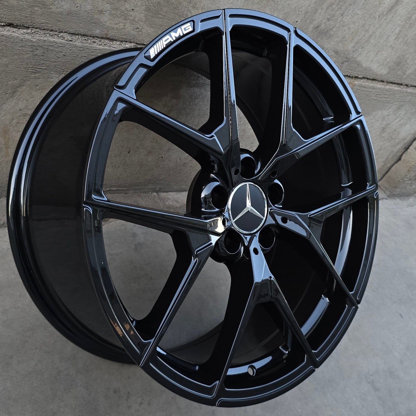 SET DE 4 LLANTAS MERCEDES. Aro 19 - 5x112. Color Negro Brillante. (MBENZ9271)