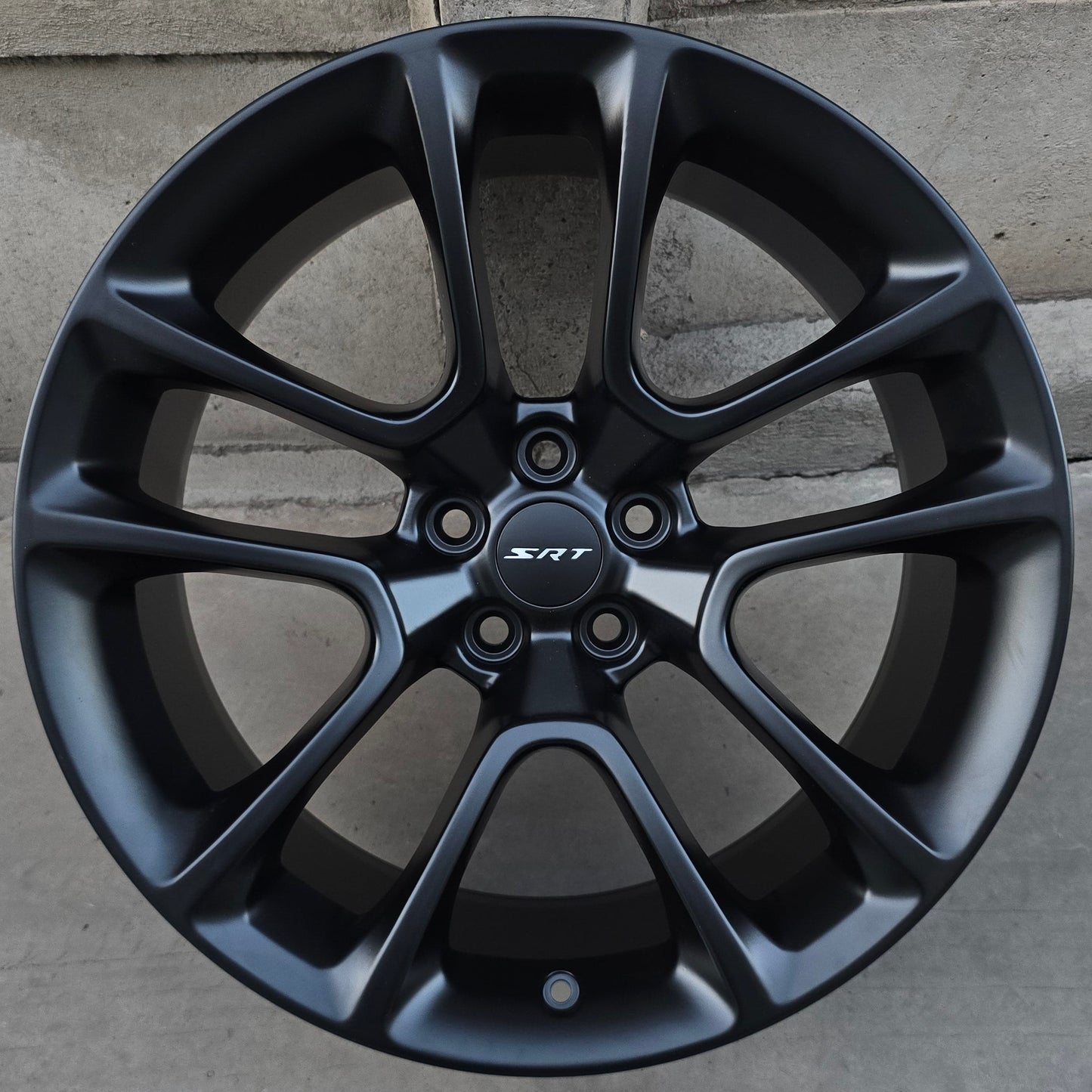 SET DE 4 LLANTAS DODGE SRT. Aro-20-5x115. Doble Apernadura .Color Negro Mate .(5875)