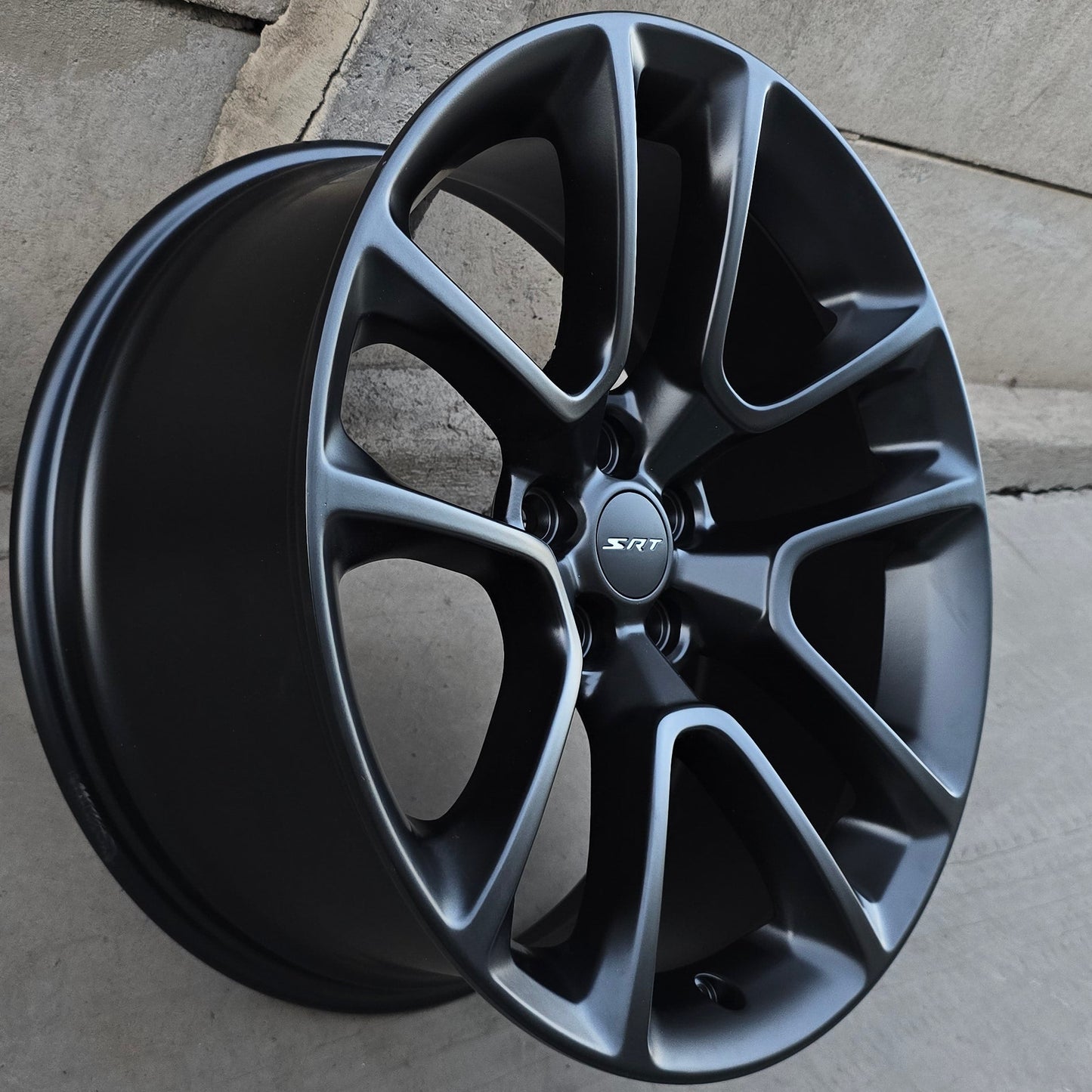 SET DE 4 LLANTAS DODGE SRT. Aro-20-5x115. Doble Apernadura .Color Negro Mate .(5875)