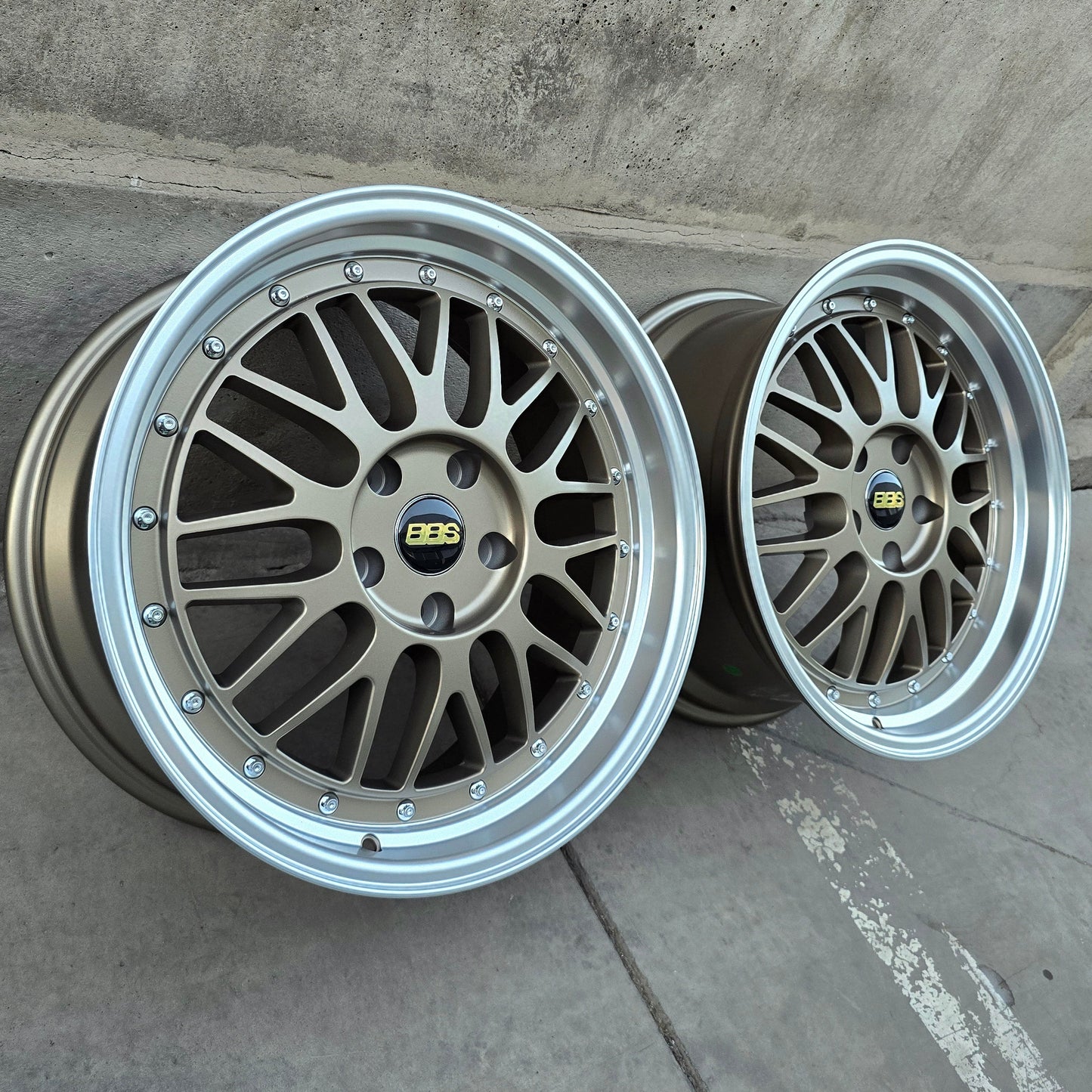 SET DE 4 LLANTAS BBS *. ASIMÉTRICAS. Aro 18 - 5x114. Color Bronce Aro Cromado. (1025)