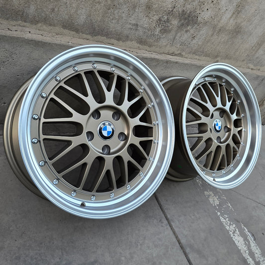 SET DE 4 LLANTAS BMW *. ASIMÉTRICAS. Aro 18 - 5x114. Color Bronce Aro Cromado. (1025)