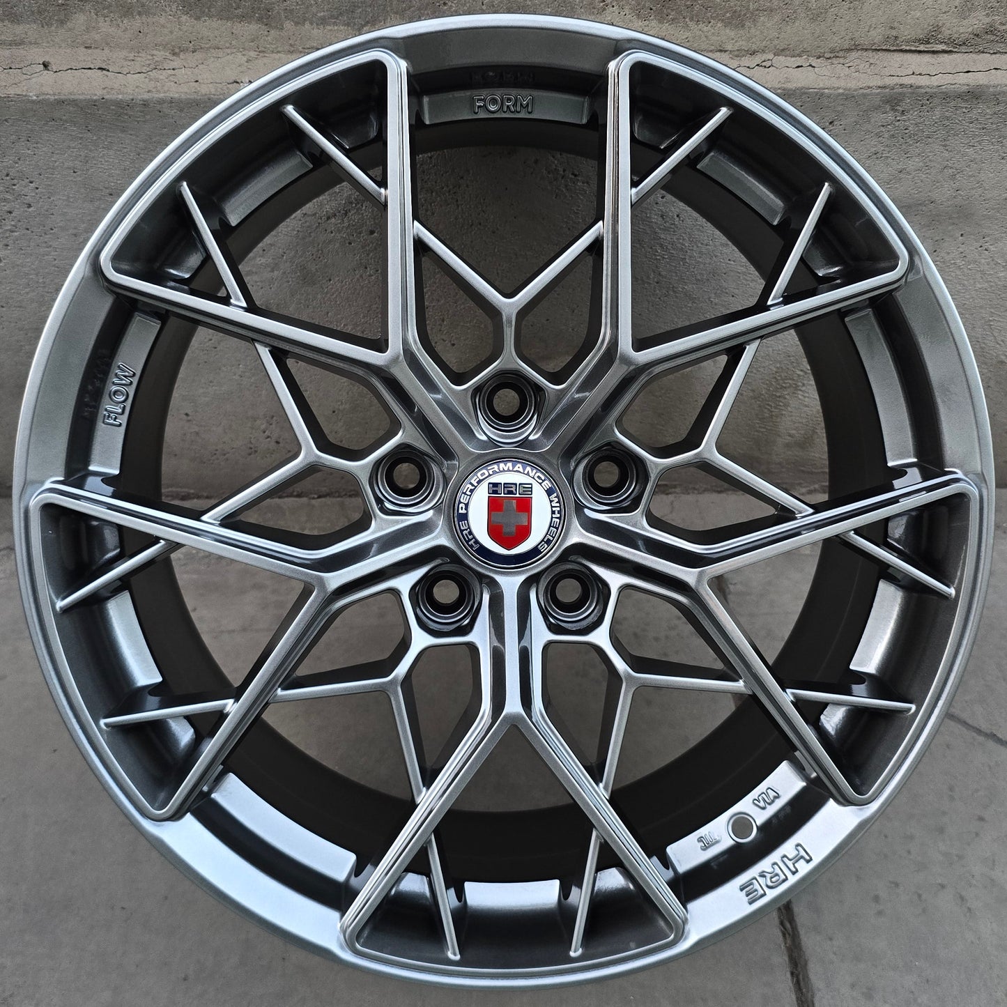 SET DE 4 LLANTAS HRE *. Aro 18 - 5x120. Color Grafito Metalizado. (DX552)