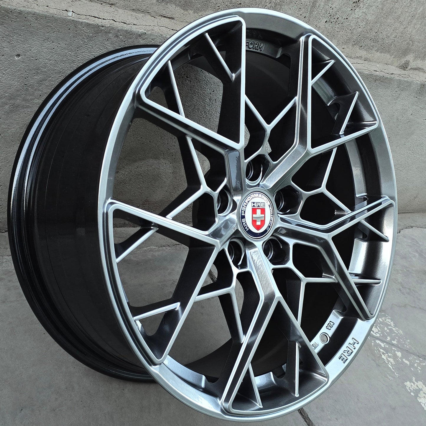 SET DE 4 LLANTAS HRE *. Aro 18 - 5x120. Color Grafito Metalizado. (DX552)