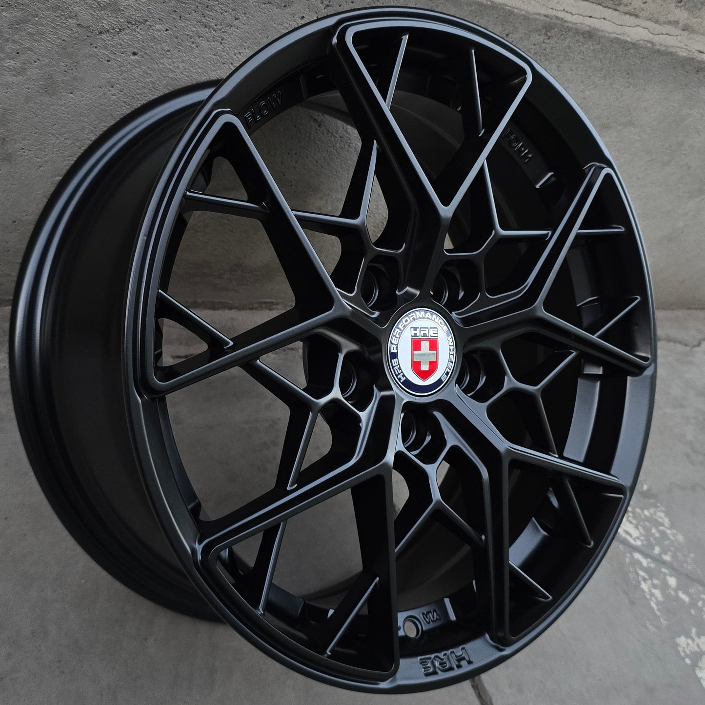 SET DE 4 LLANTAS HRE *. Aro 16 - 5x108. Color Negro Mate. (DX552)