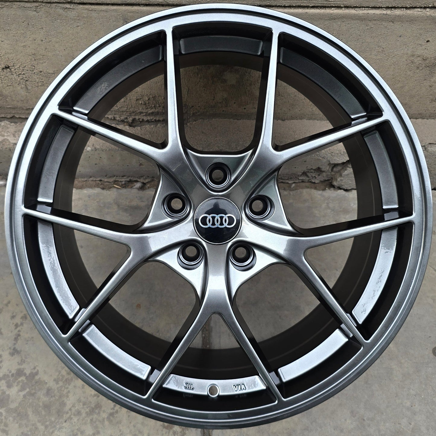SET DE 4 LLANTAS AUDI * COLOR Grafito Metalizado. Aro 18 - 5x112 (DX031)