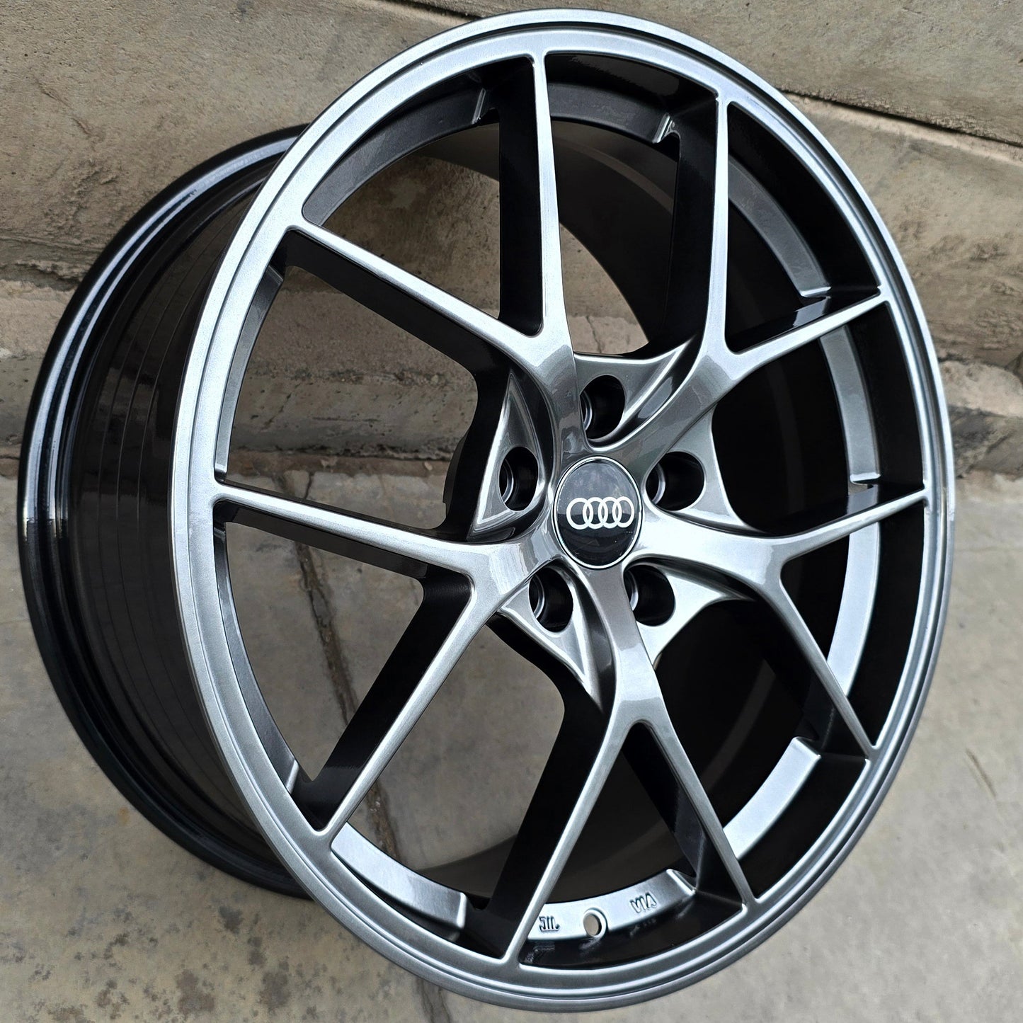 SET DE 4 LLANTAS AUDI * COLOR Grafito Metalizado. Aro 18 - 5x112 (DX031)