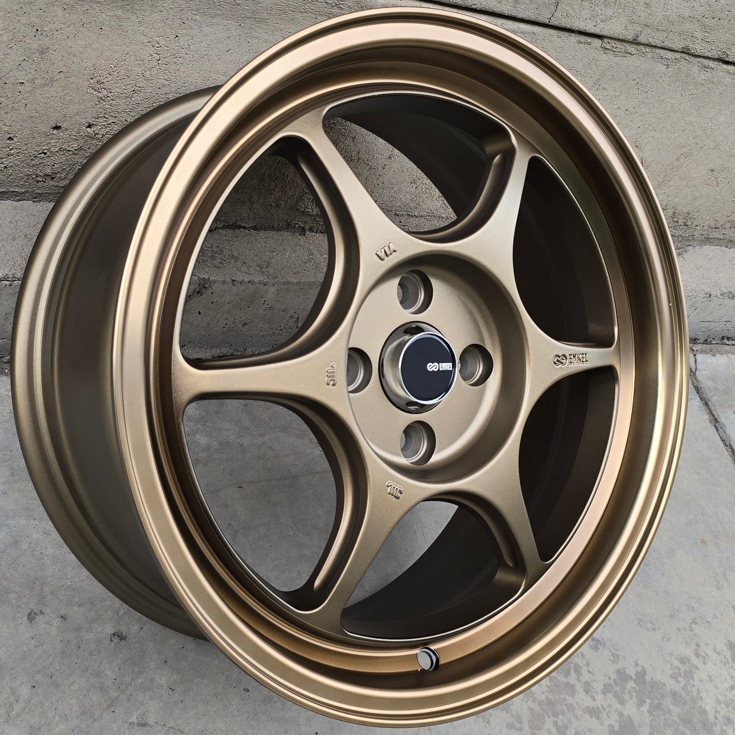 SET DE 4 LLANTAS ENKEI PF06. Aro 16 - 4x100. Color Bronce. (DX137)