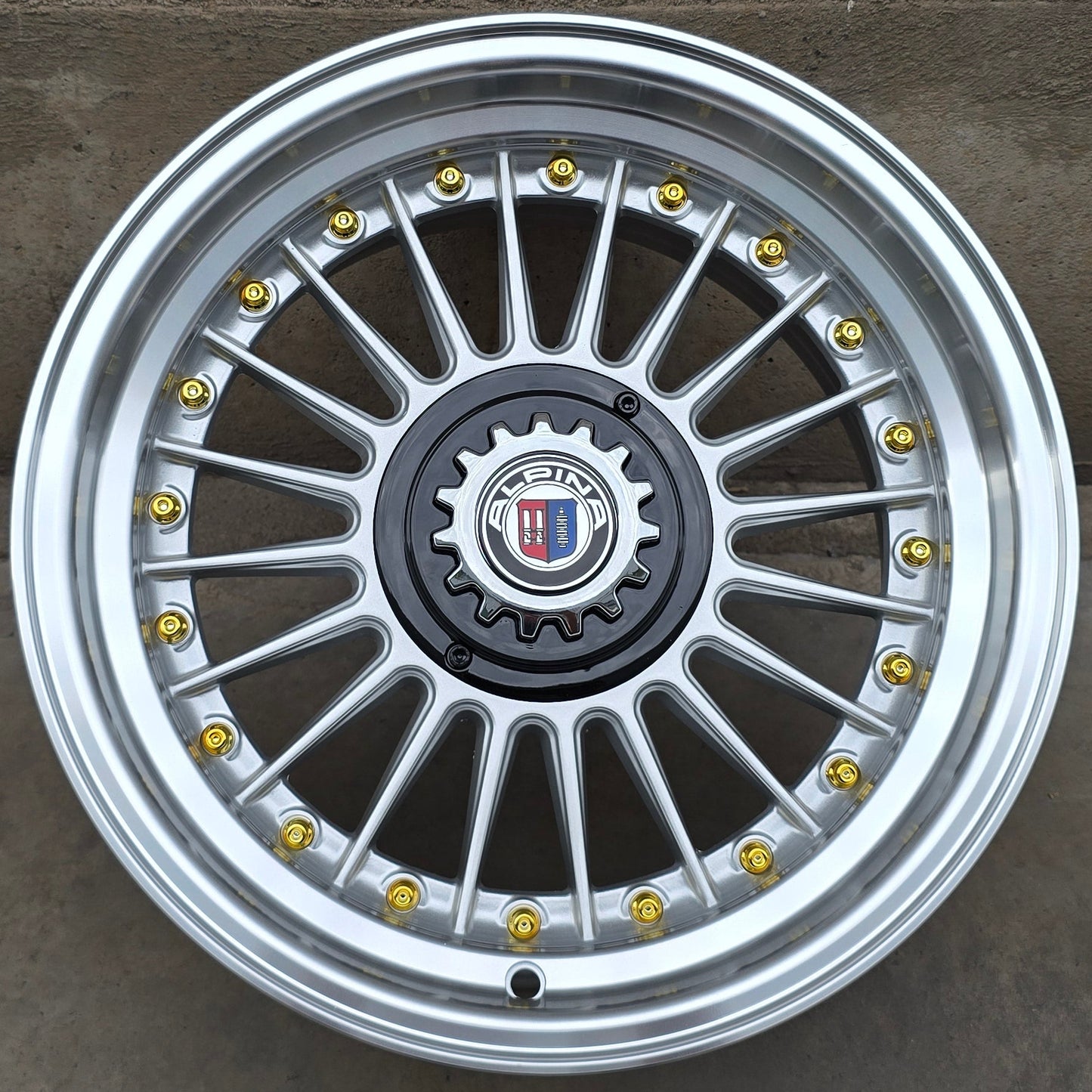 SET DE 4 LLANTAS ALPINA. Aro 15 - 4x100, 4x108. Doble Apernadura. Color Plateado. (DX641)