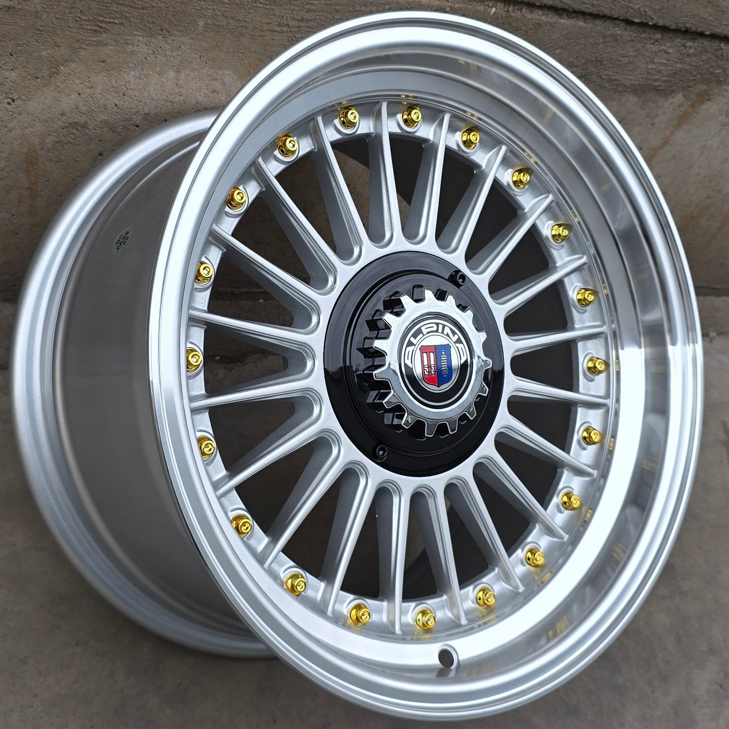 SET DE 4 LLANTAS ALPINA. Aro 15 - 4x100, 4x108. Doble Apernadura. Color Plateado. (DX641)