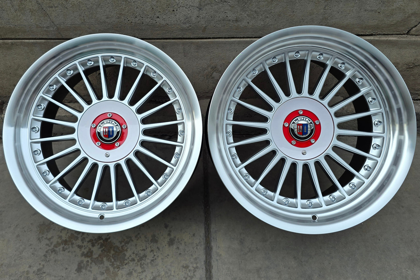 SET DE 4 LLANTAS ALPINA ASIMÉTRICAS. COLOR Plateado. Aro 17- 5x120 (7307F)