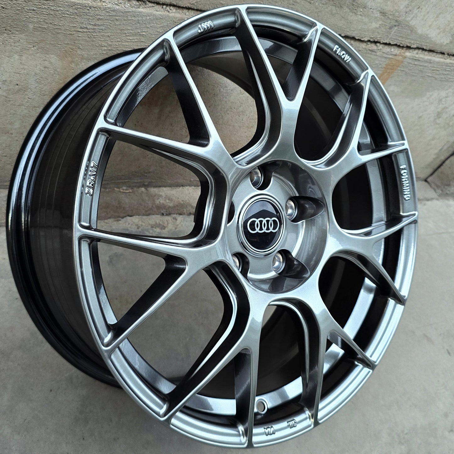 SET DE 4 LLANTAS AUDI  * COLOR Grafito Metalizado. Aro 17- 5x112 (ZR-V7)