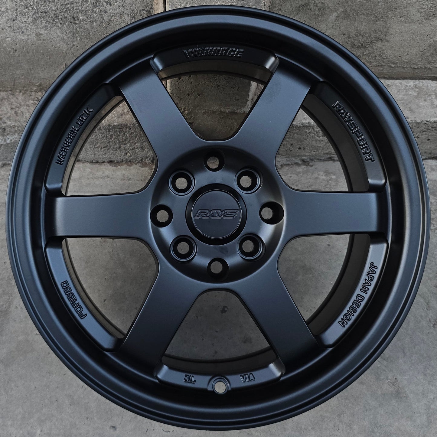 SET DE 4 LLANTAS TAPA RAYS. Aro 15 - 4x100, 4x114. Doble Apernadura. Color Negro. (RGW6082)