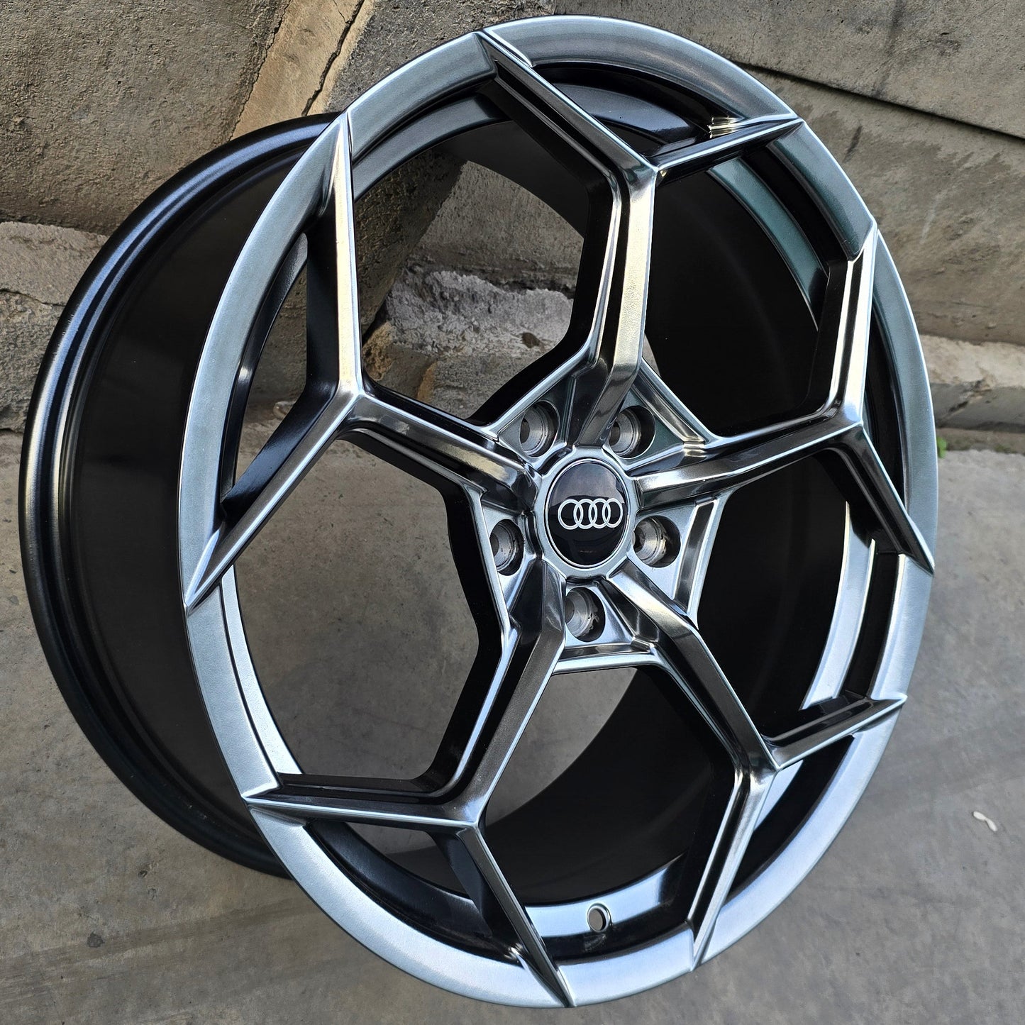 SET DE 4 LLANTAS AUDI * COLOR Grafito Metalizado. Aro 18 - 5x112 (3779)
