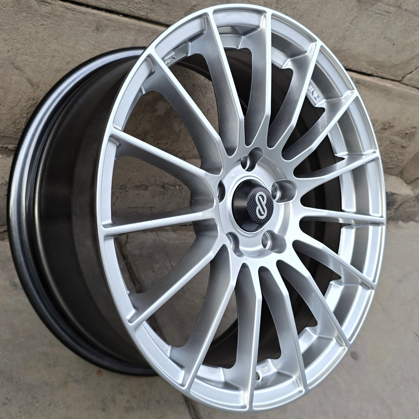SET DE 4 LLANTAS ENKEI. Aro 17 - 5x114. Color Plateado. (ZR007F)