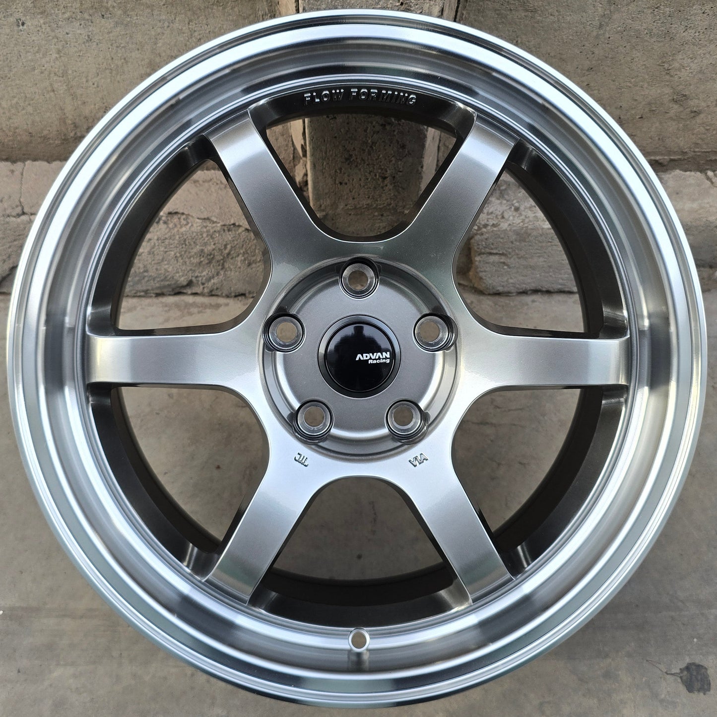 SET DE 4 LLANTAS ADVAN GT. Aro 17 - 5x114. Color Grafito Metalizado. (RGWG12FF)