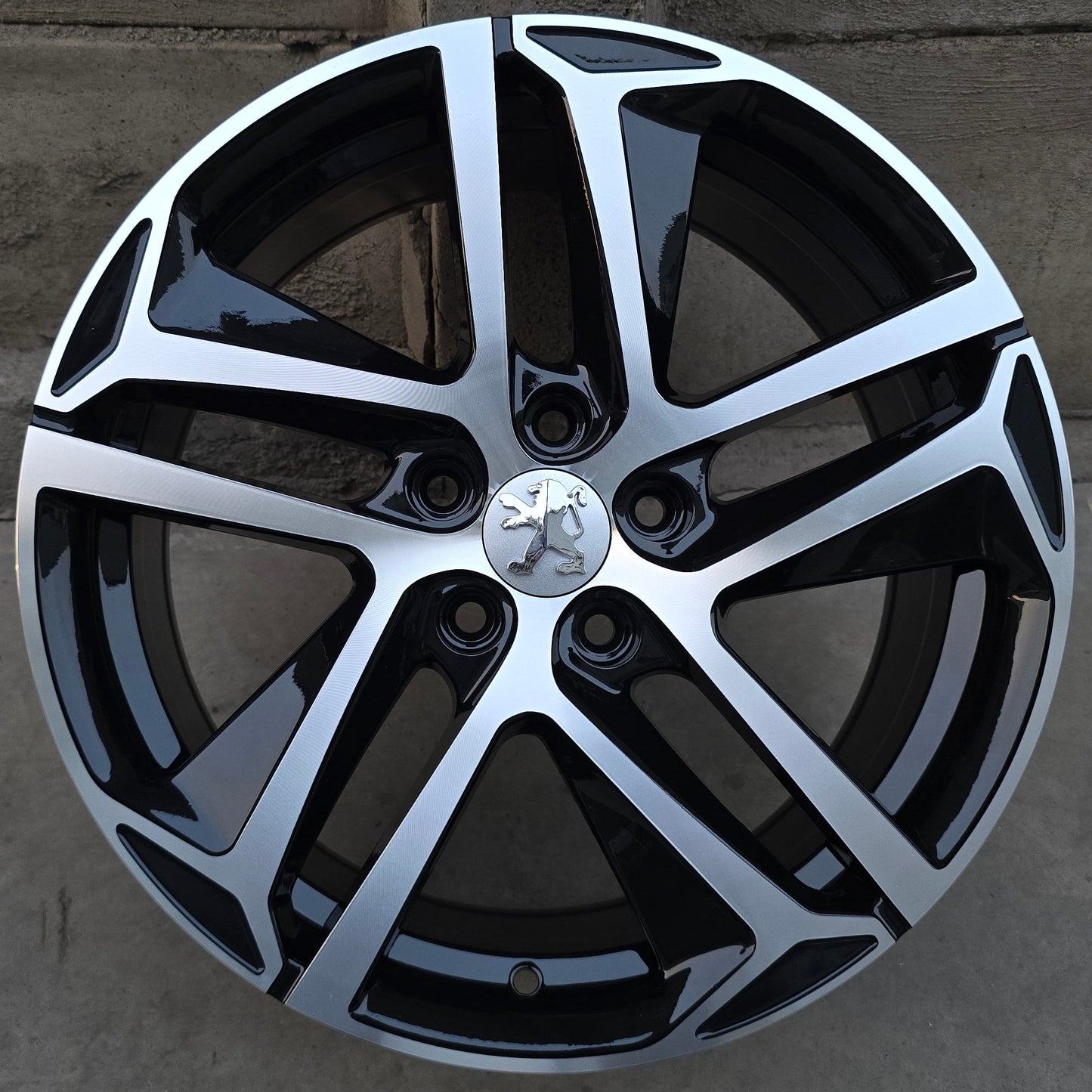 SET DE 4 LLANTAS PEUGEOT. Aro 17 - 5x108. Color Cromado Fondo Negro. (PEUGEOT5373)