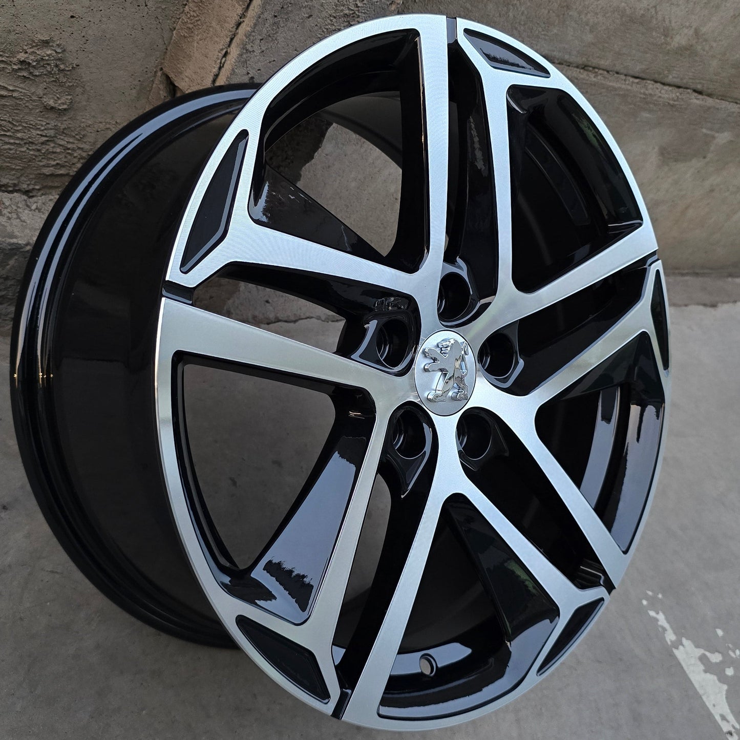 SET DE 4 LLANTAS PEUGEOT. Aro 17 - 5x108. Color Cromado Fondo Negro. (PEUGEOT5373)