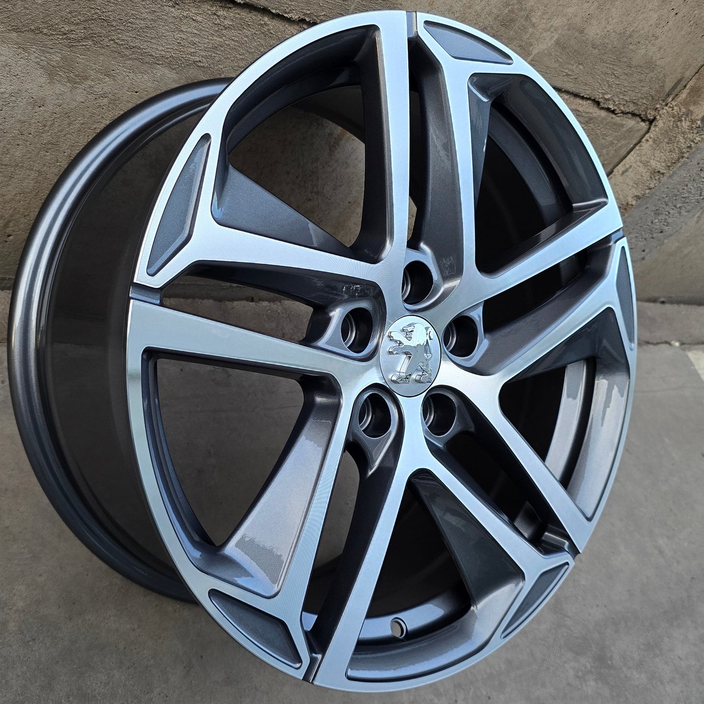 SET DE 4 LLANTAS PEUGEOT. Aro 17 - 5x108. Color Cromado Fondo Grafito. (PEUGEOT5373)
