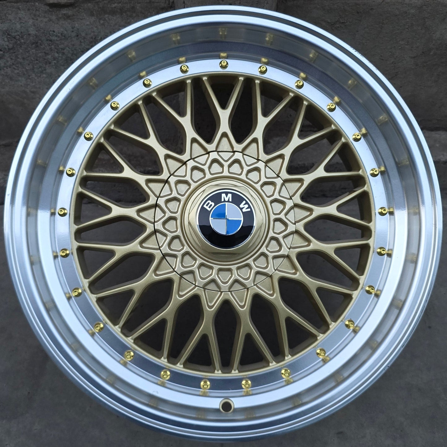 SET DE 4 LLANTAS BMW * COLOR Dorado Aro Cromado. Aro 18 - 5x112, 5x120. Doble Apernadura (5789)