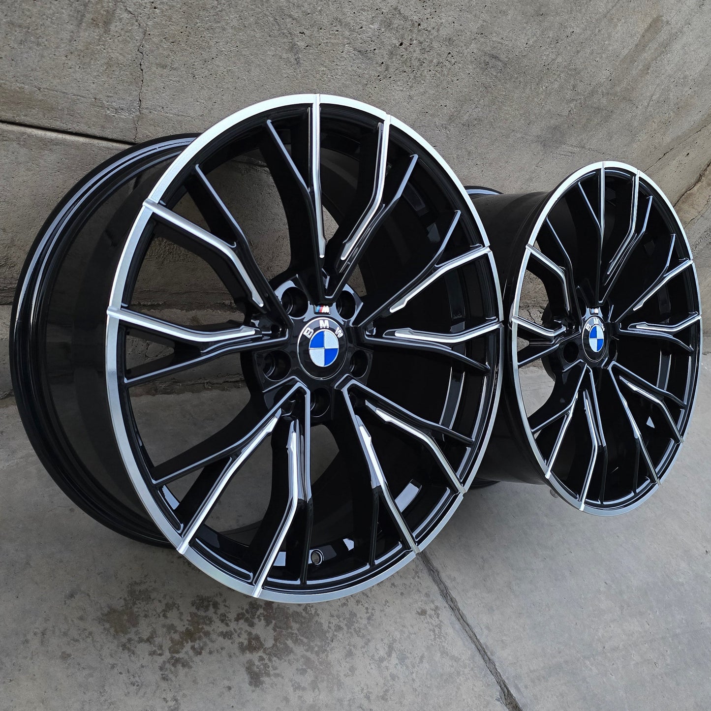 SET DE 4 LLANTAS BMW. Asimétrica. Aro-19-5x120. Color Cromado Fondo Negro. (BMW0050)