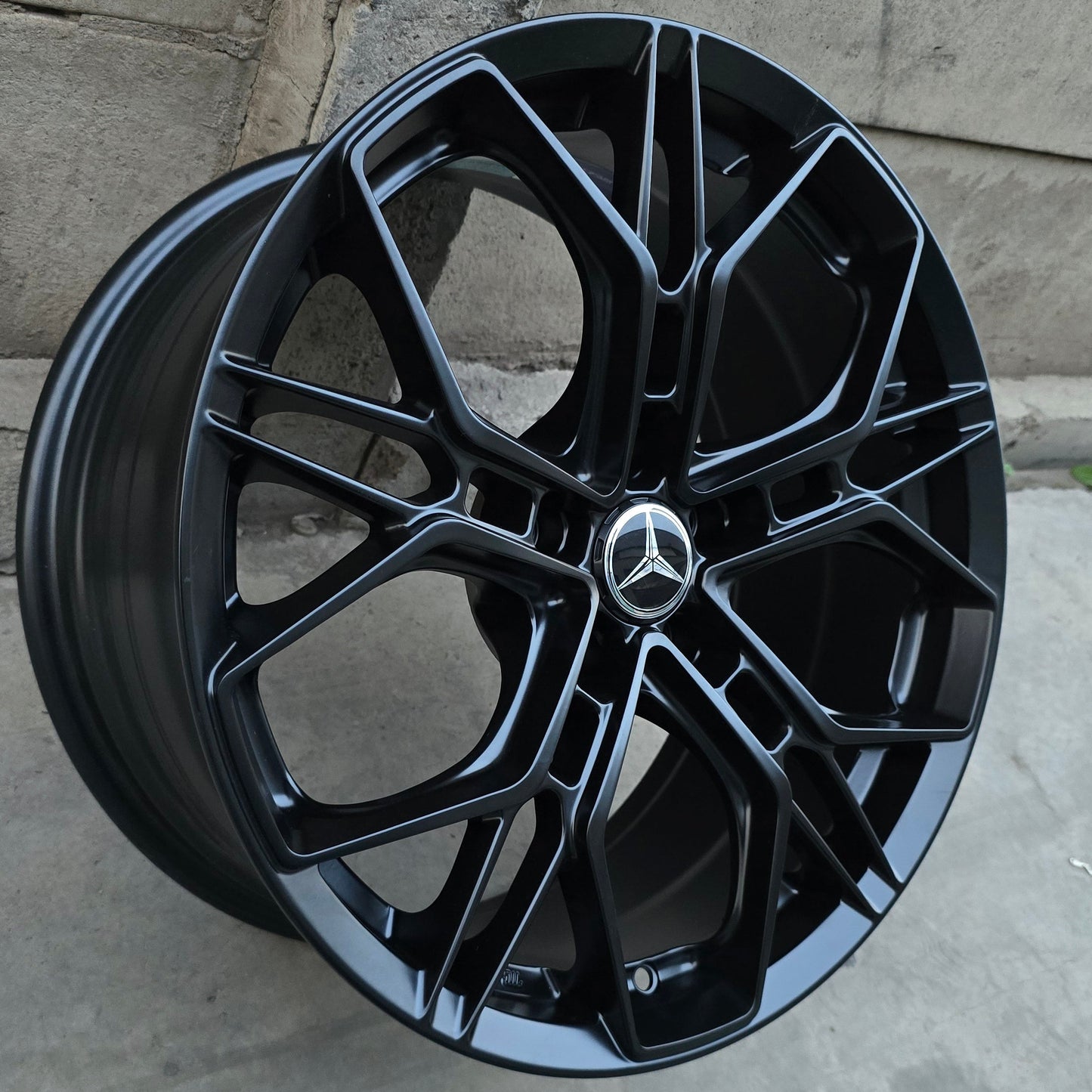 SET DE 4 LLANTAS MERCEDES *. Aro 18 - 5x112. Color Negro. (TCFP01)