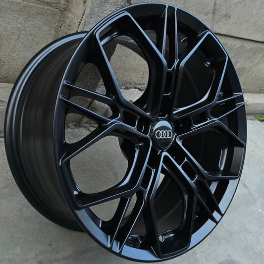 SET DE 4 LLANTAS AUDI *. Aro 18 - 5x112. Color Negro. (TCFP01)